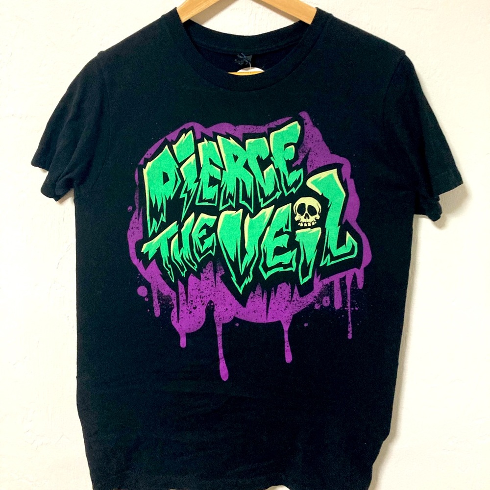 Graffiti graphic Tee